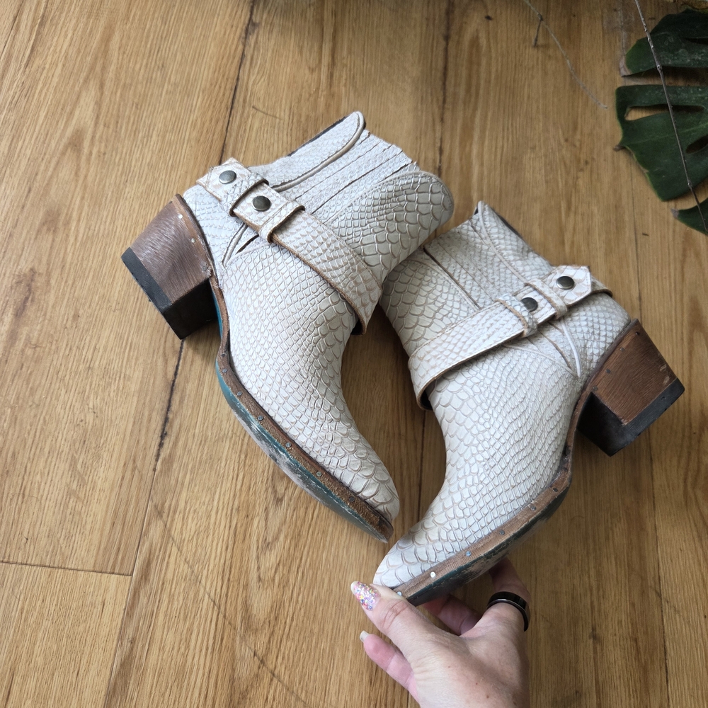Elegant Cream Snakeskin Ankle Boots - Picture 7 of 8